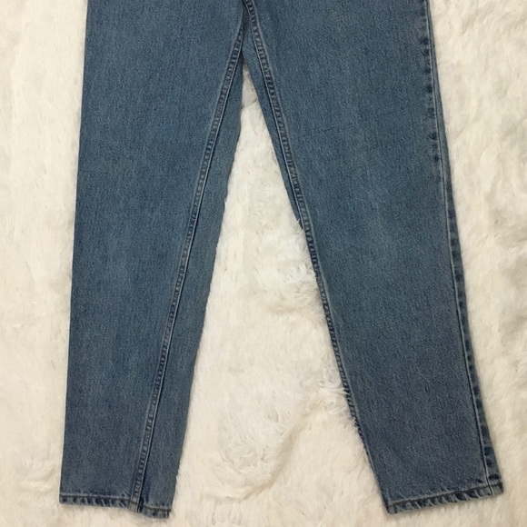 Vintage High waisted Levi Jeans - Picture 3 of 9